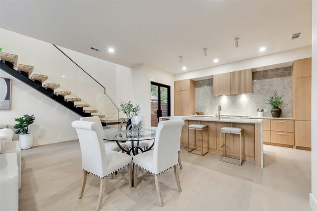 1622 Sylvan Avenue, Dallas, TX 75208