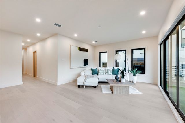 1622 Sylvan Avenue, Dallas, TX 75208