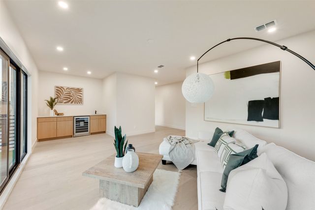 1622 Sylvan Avenue, Dallas, TX 75208