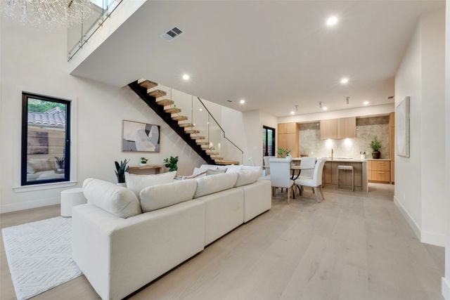 1622 Sylvan Avenue, Dallas, TX 75208