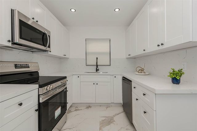 537 S 29th Court, Hollywood, FL 33020