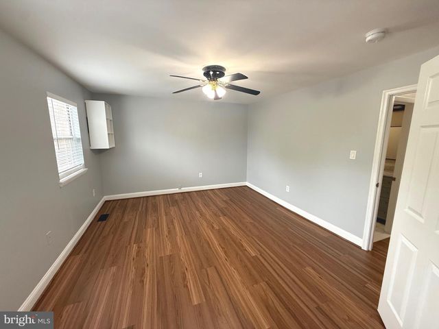 14870 EMBERDALE DR, Woodbridge, VA 22193