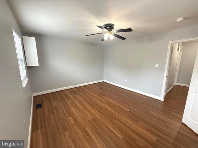 14870 EMBERDALE DR, Woodbridge, VA 22193