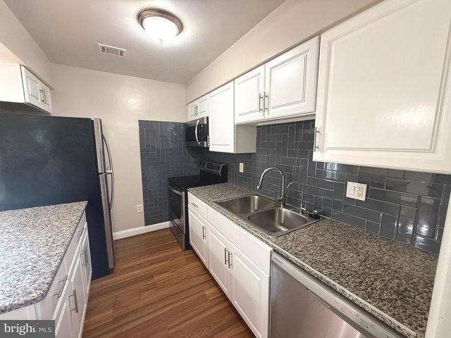 14870 EMBERDALE DR, Woodbridge, VA 22193
