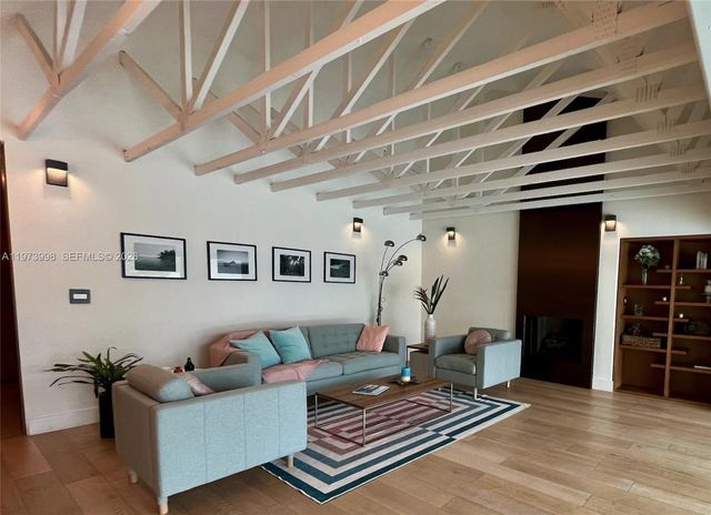 524 Oleander Dr, Hallandale Beach, FL 33009