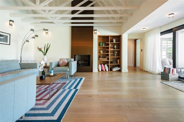 524 Oleander Dr, Hallandale Beach, FL 33009