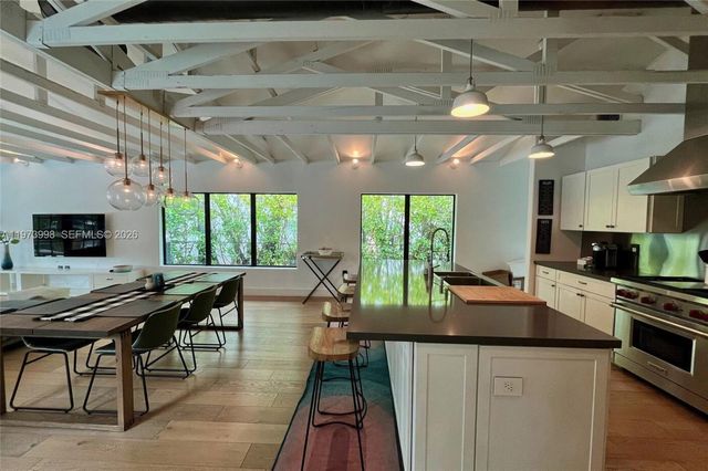 524 Oleander Dr, Hallandale Beach, FL 33009