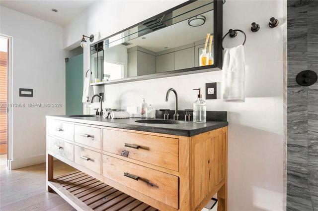 524 Oleander Dr, Hallandale Beach, FL 33009