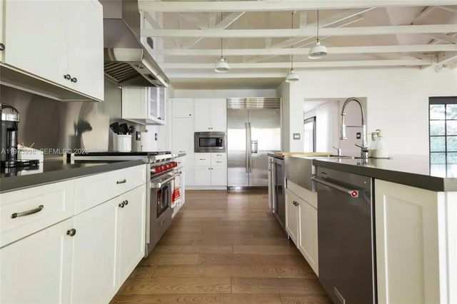 524 Oleander Dr, Hallandale Beach, FL 33009