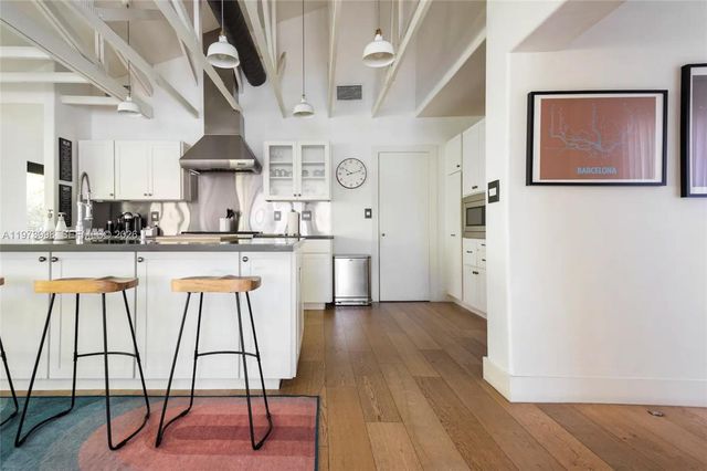 524 Oleander Dr, Hallandale Beach, FL 33009