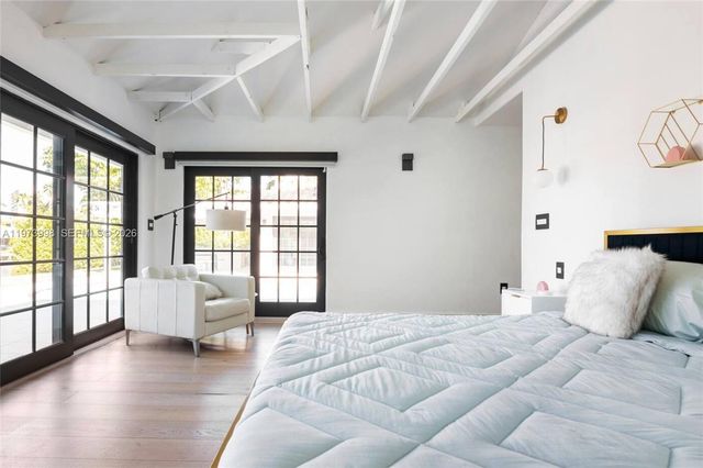 524 Oleander Dr, Hallandale Beach, FL 33009