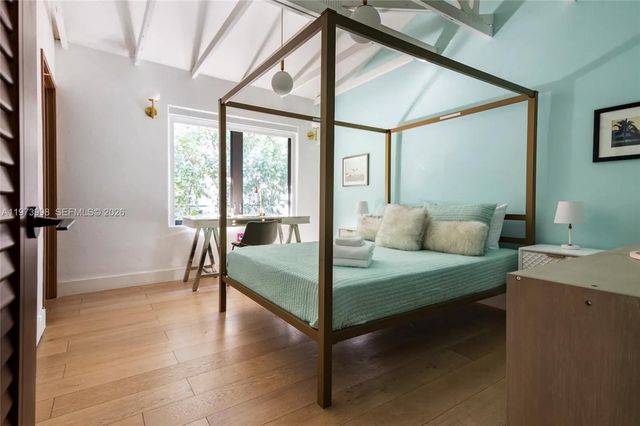 524 Oleander Dr, Hallandale Beach, FL 33009