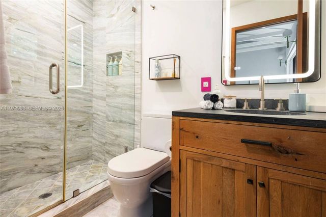 524 Oleander Dr, Hallandale Beach, FL 33009