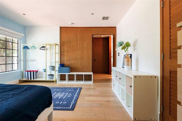 524 Oleander Dr, Hallandale Beach, FL 33009