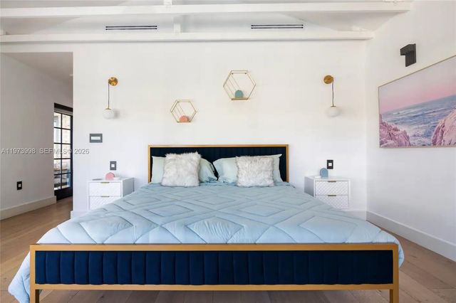 524 Oleander Dr, Hallandale Beach, FL 33009