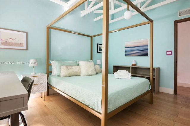 524 Oleander Dr, Hallandale Beach, FL 33009