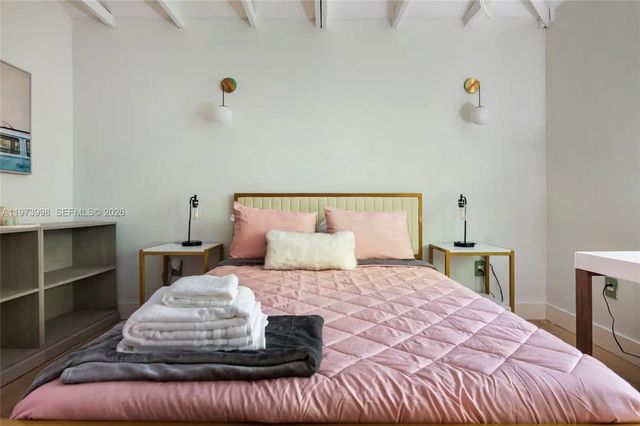 524 Oleander Dr, Hallandale Beach, FL 33009