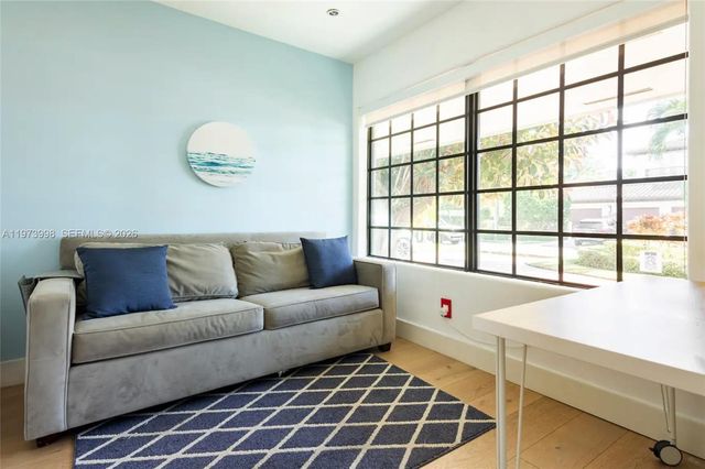 524 Oleander Dr, Hallandale Beach, FL 33009