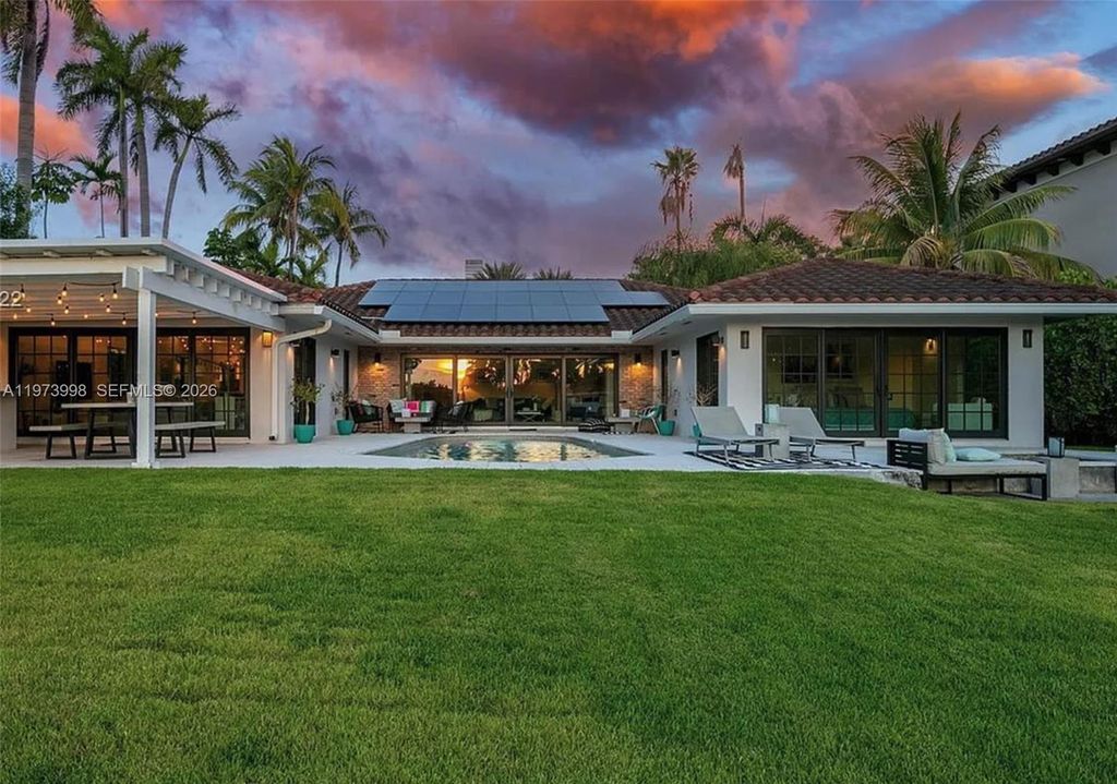 524 Oleander Dr, Hallandale Beach, FL 33009