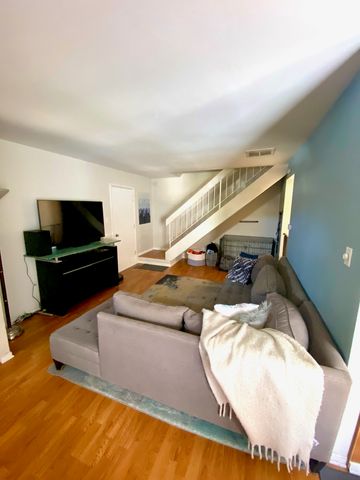 2346 Old Kings Court 2346, Schaumburg, IL 60194