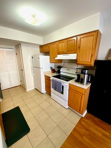 2346 Old Kings Court 2346, Schaumburg, IL 60194