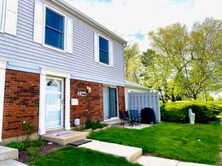 2346 Old Kings Court 2346, Schaumburg, IL 60194
