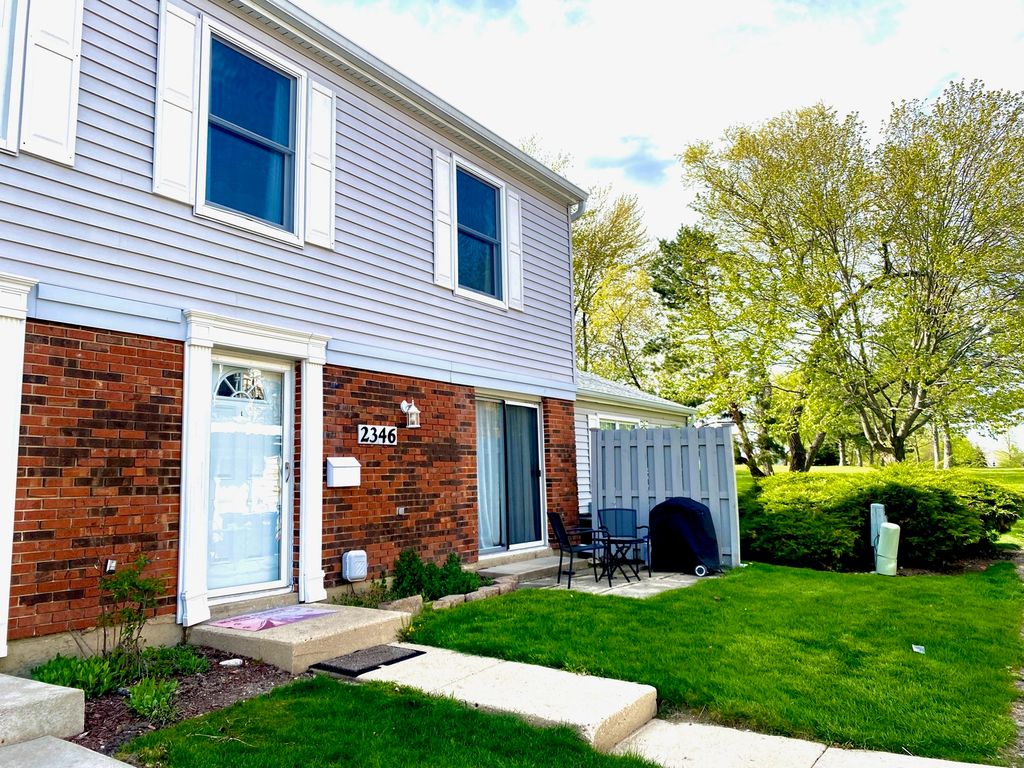 2346 Old Kings Court 2346, Schaumburg, IL 60194