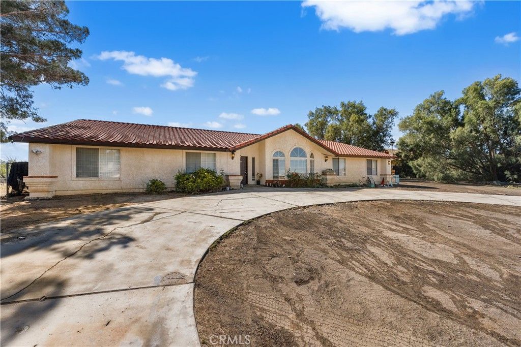 Image 3 of property listing at 40508 E 154th Street, Lancaster, CA 93535