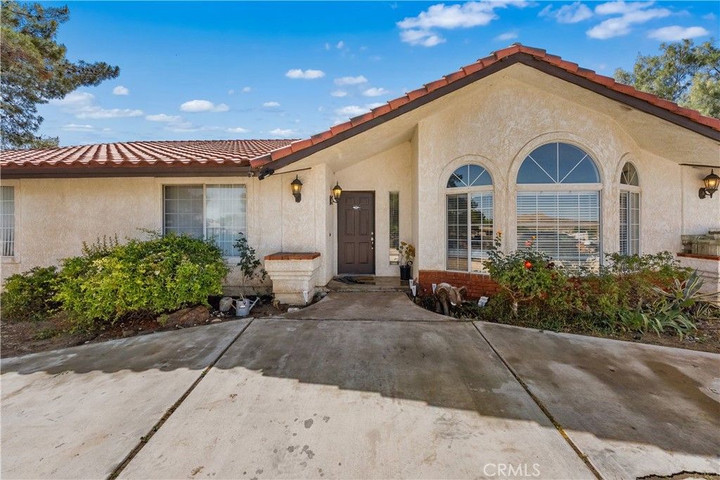 Image 4 of property listing at 40508 E 154th Street, Lancaster, CA 93535