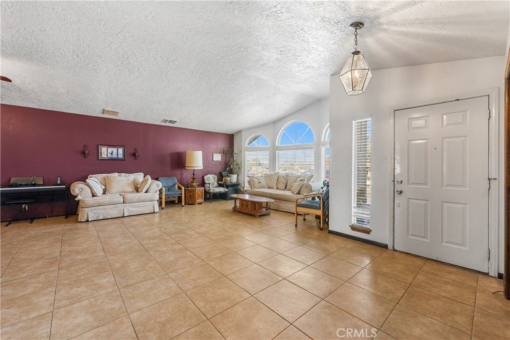 Image 5 of property listing at 40508 E 154th Street, Lancaster, CA 93535