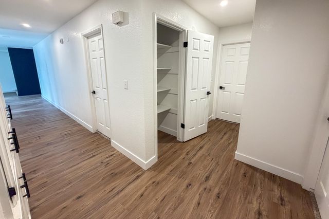 230 E Kennedy Avenue, Tulare, CA 93274