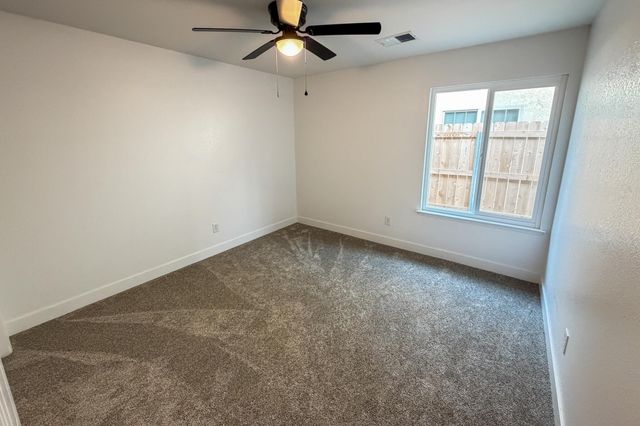 230 E Kennedy Avenue, Tulare, CA 93274