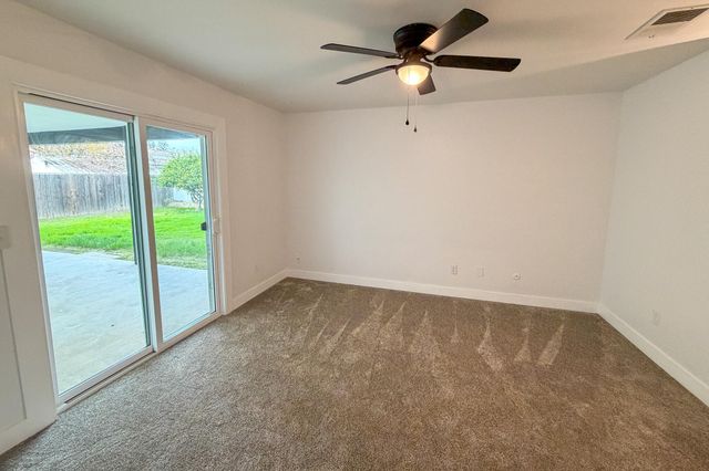 230 E Kennedy Avenue, Tulare, CA 93274