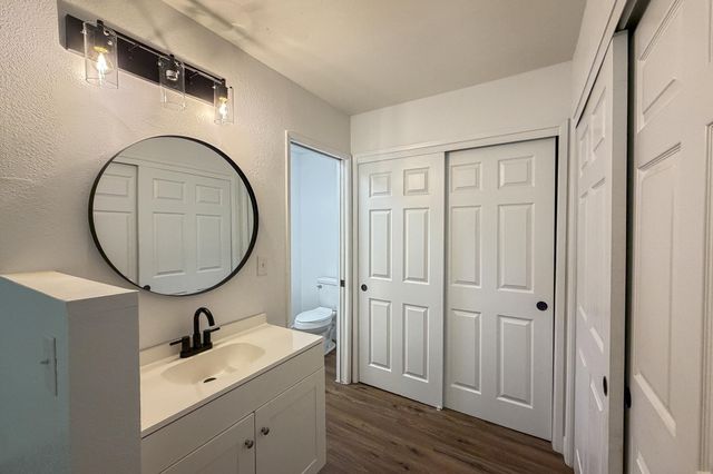 230 E Kennedy Avenue, Tulare, CA 93274