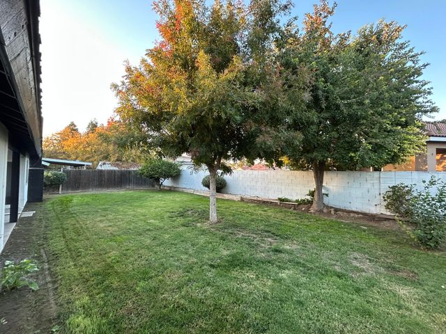 230 E Kennedy Avenue, Tulare, CA 93274