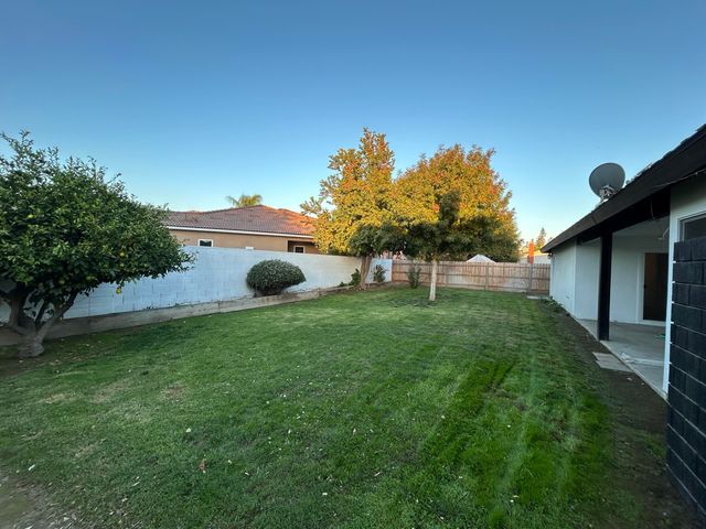 230 E Kennedy Avenue, Tulare, CA 93274