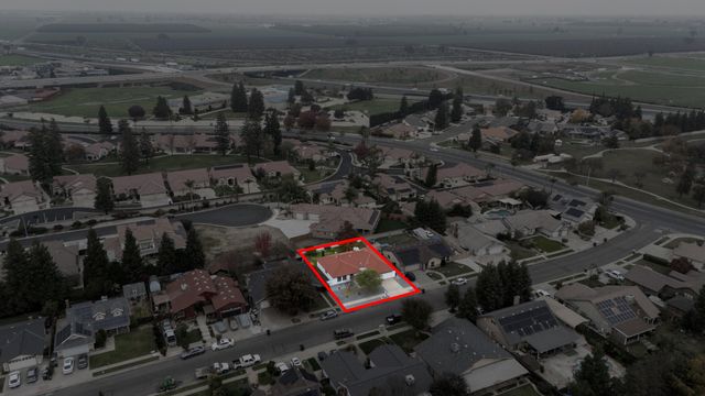 230 E Kennedy Avenue, Tulare, CA 93274