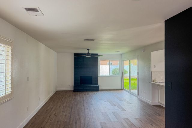 230 E Kennedy Avenue, Tulare, CA 93274