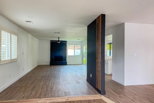 230 E Kennedy Avenue, Tulare, CA 93274