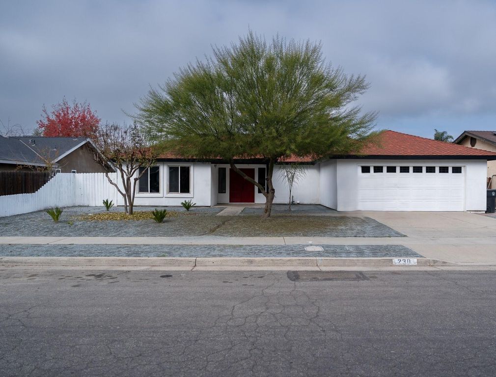 230 E Kennedy Avenue, Tulare, CA 93274