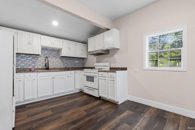 705 W Indiana Avenue, Elkhart, IN 46516