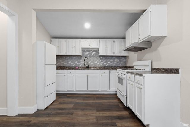 705 W Indiana Avenue, Elkhart, IN 46516
