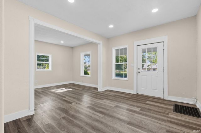 705 W Indiana Avenue, Elkhart, IN 46516