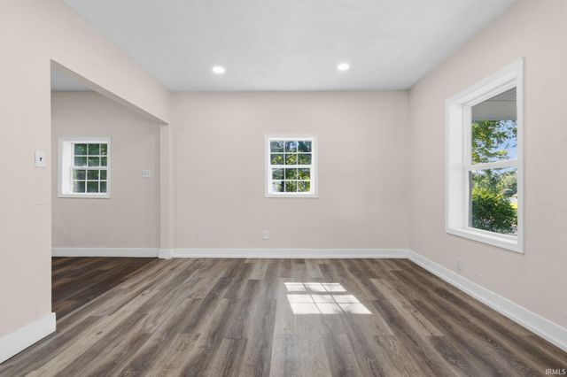 705 W Indiana Avenue, Elkhart, IN 46516