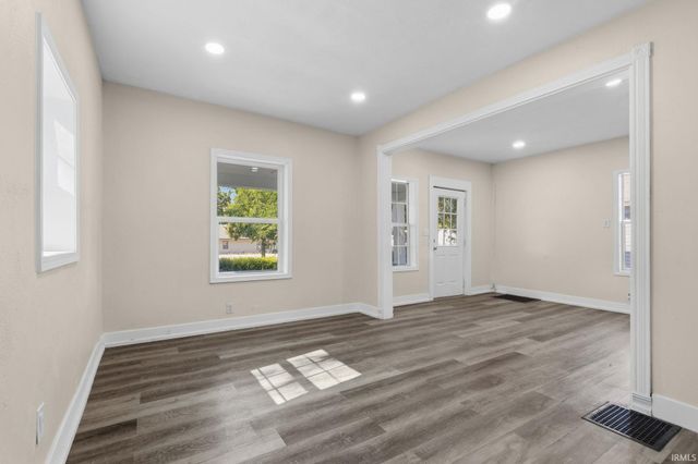 705 W Indiana Avenue, Elkhart, IN 46516