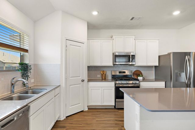 505 Golden Plains PKWY, Hutto, TX 78634