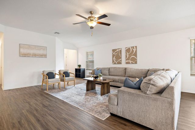 505 Golden Plains PKWY, Hutto, TX 78634