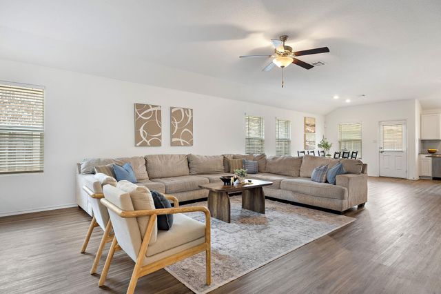 505 Golden Plains PKWY, Hutto, TX 78634