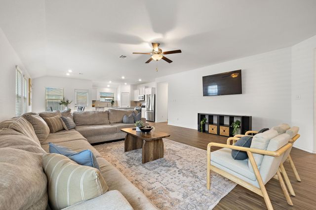 505 Golden Plains PKWY, Hutto, TX 78634