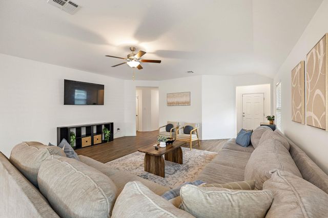 505 Golden Plains PKWY, Hutto, TX 78634